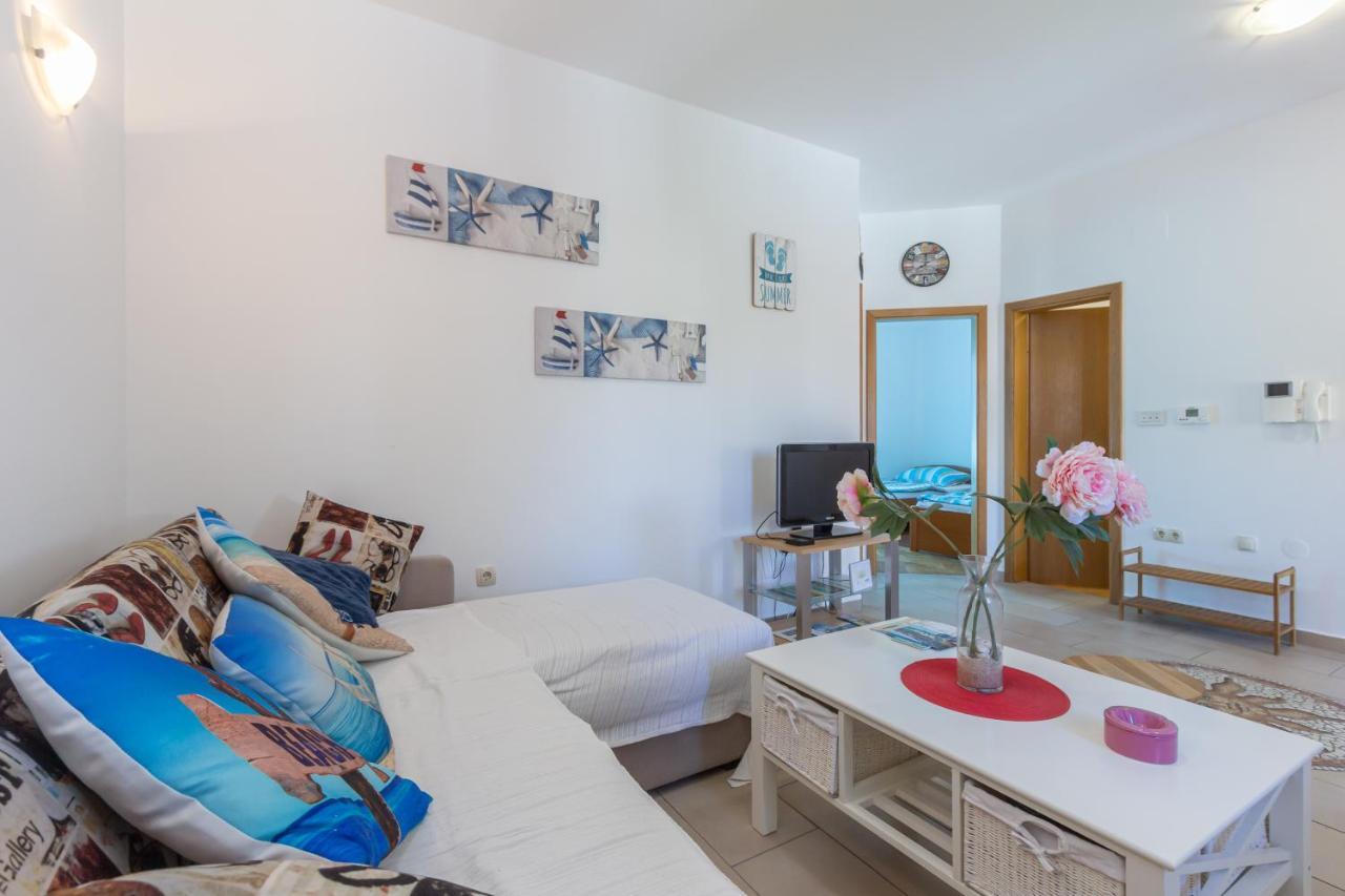 Apartments Ema & Mislav With Terrace Baška Zewnętrze zdjęcie